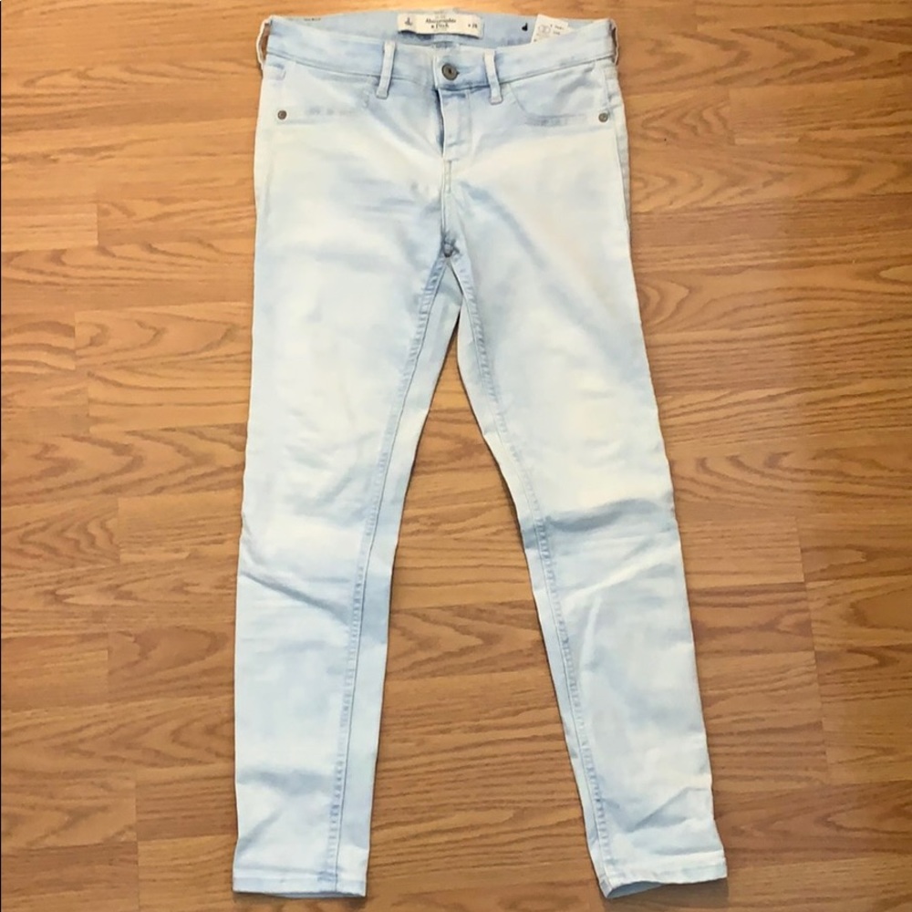 Abercrombie & Fitch light blue Jegging denim.